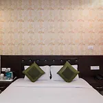 Itsy By Treebo - Coral Tree Gomti Nagar